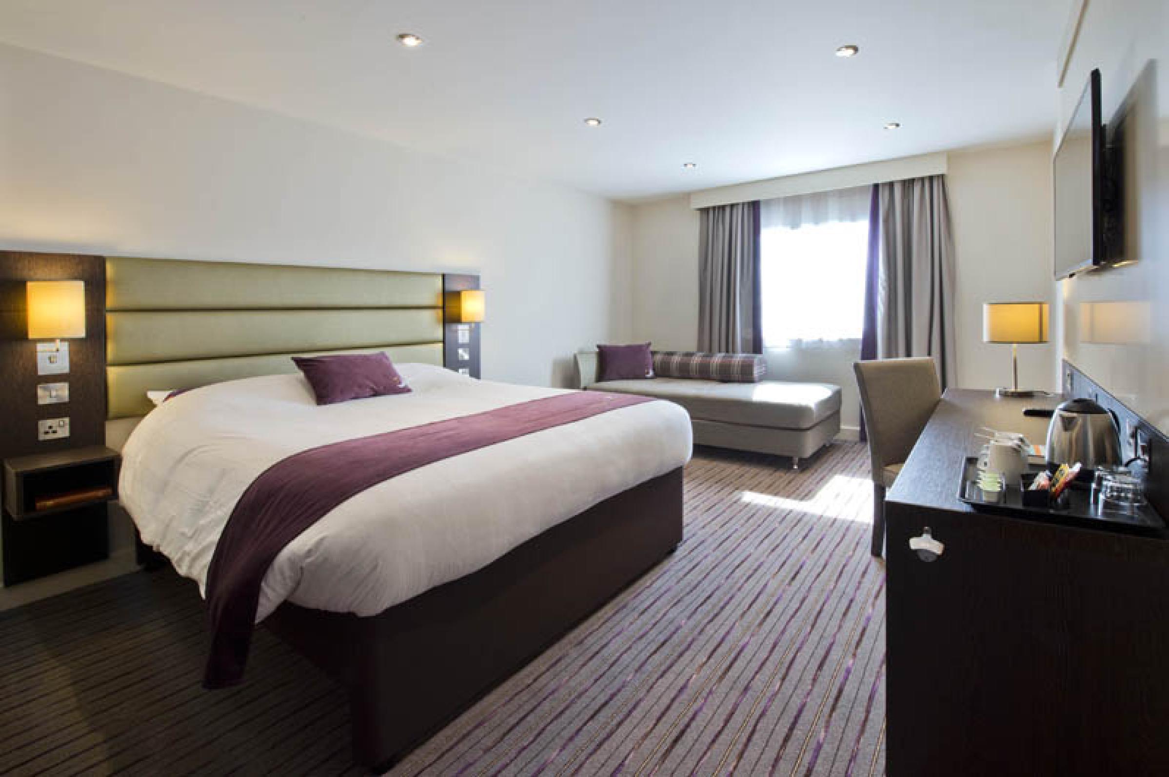Premier Inn Glasgow Braehead Exterior photo