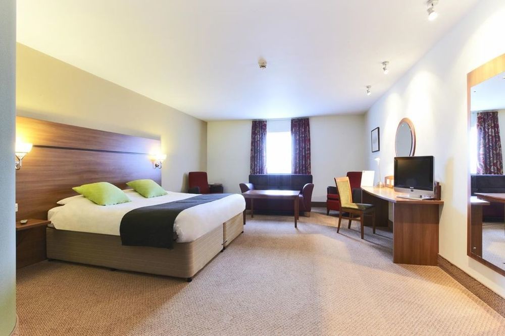 Premier Inn Glasgow Braehead Exterior photo