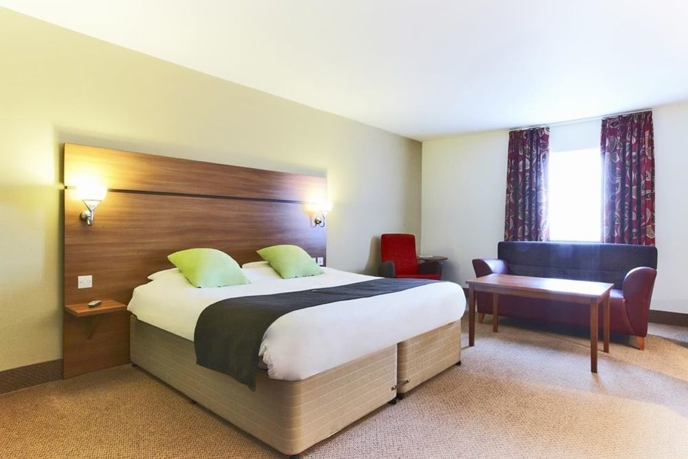 Premier Inn Glasgow Braehead Room photo