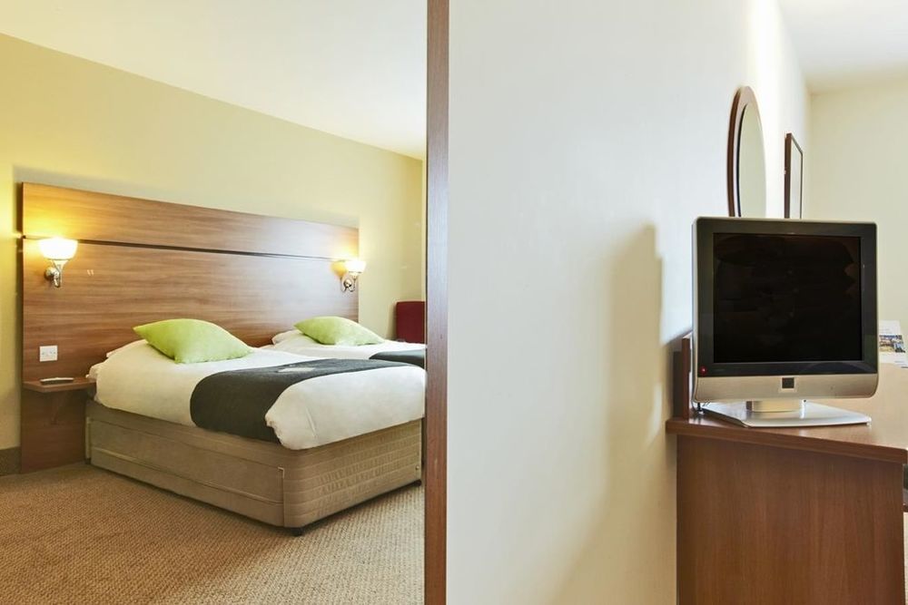 Premier Inn Glasgow Braehead Exterior photo