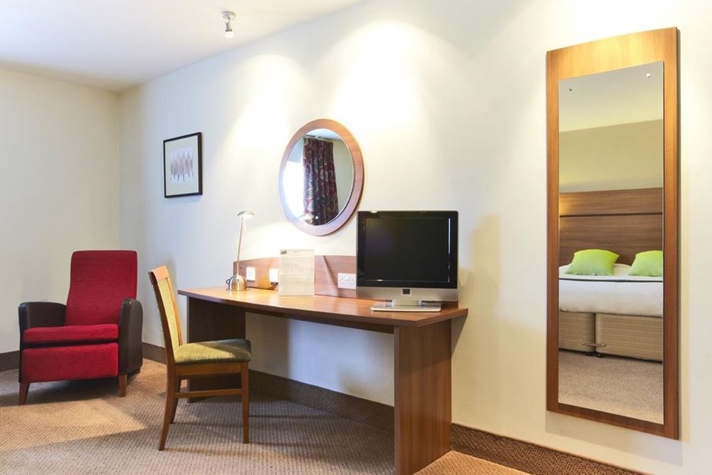 Premier Inn Glasgow Braehead Exterior photo
