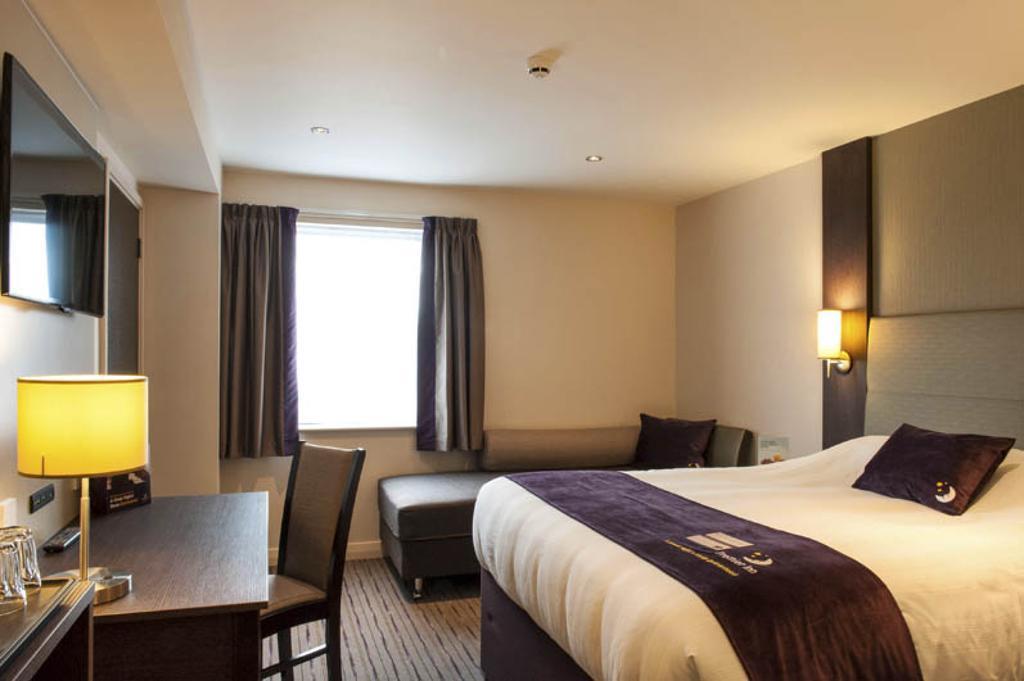 Premier Inn Glasgow Braehead Exterior photo