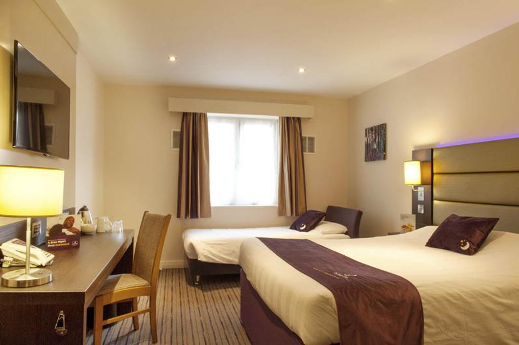 Premier Inn Glasgow Braehead Exterior photo