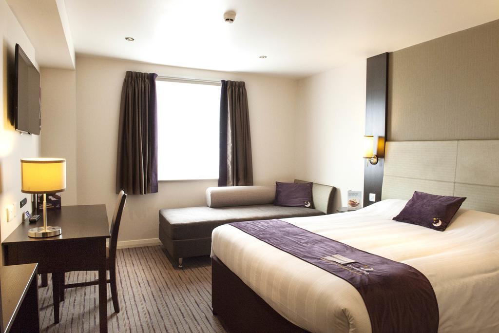 Premier Inn Glasgow Braehead Exterior photo