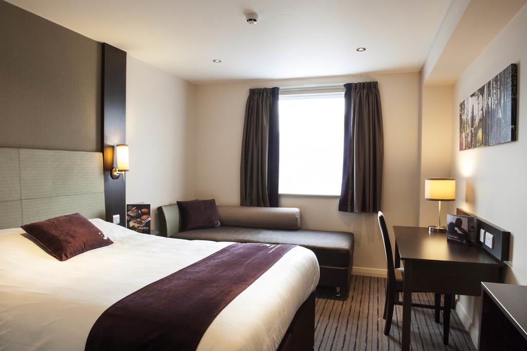 Premier Inn Glasgow Braehead Exterior photo