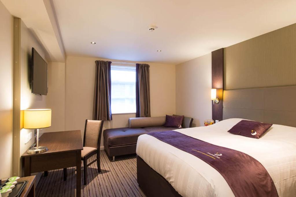 Premier Inn Glasgow Braehead Exterior photo
