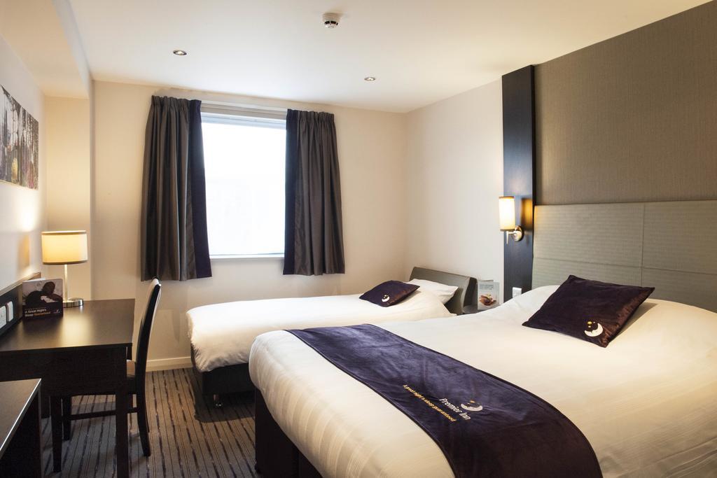 Premier Inn Glasgow Braehead Exterior photo