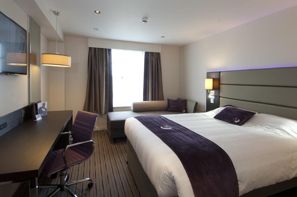 Premier Inn Glasgow Braehead Exterior photo